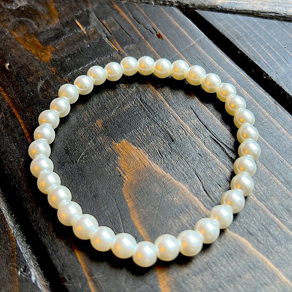 NWOT Pearl Bracelet
